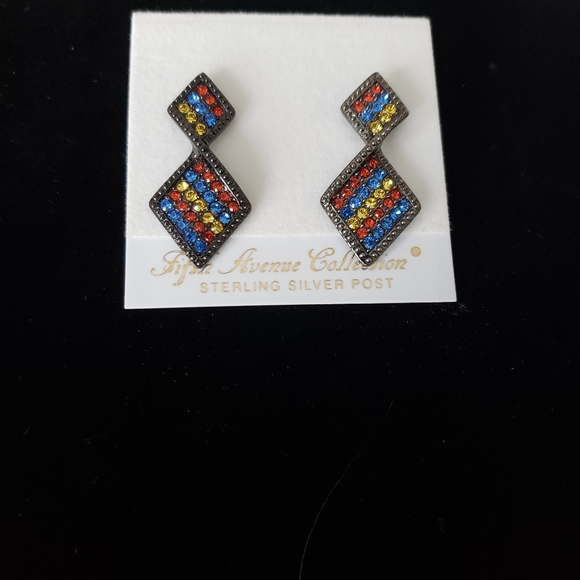 Fifth Avenue Collection Necklace & Post Earring Set - Picture 3 of 6